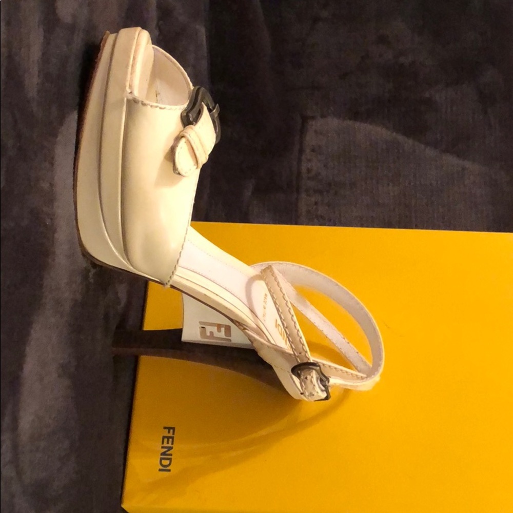 Patent white ivory sandal - Picture 2 of 5